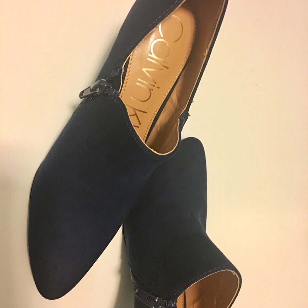 Calvin Klein Dark Blue shoes size 7 hi heels